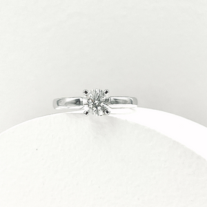 0.70 carat Diamond Ring in White Gold four prongs