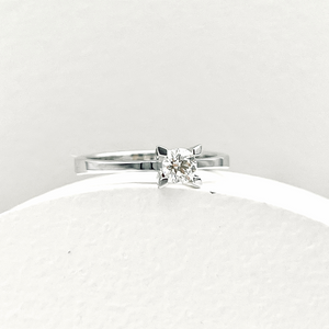 Dainty 0.28 carat Diamond Ring in White Gold